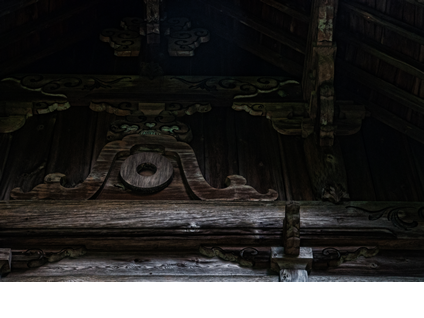 中殿に施された大洲藩の蛇の目の紋